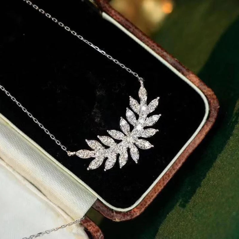 Fashionable Women's 925 Silver Feather Zircon Pendant Necklace Geometric Leaf Shape Simple Clavicle Chain Sweater Chain